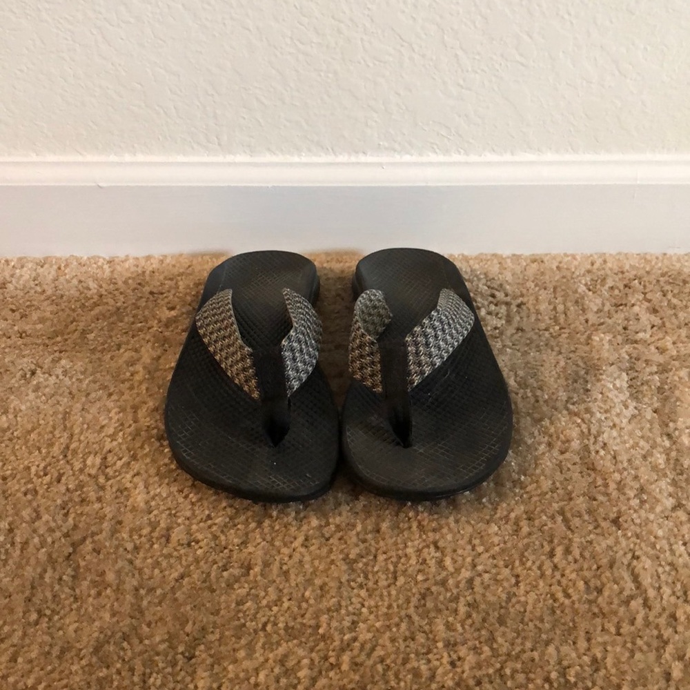 7.5 women’s Chaco flip flop